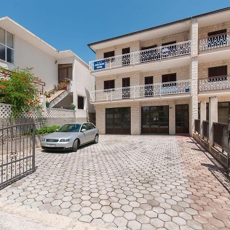 Apartments Ricina Dugi Rat Bagian luar foto