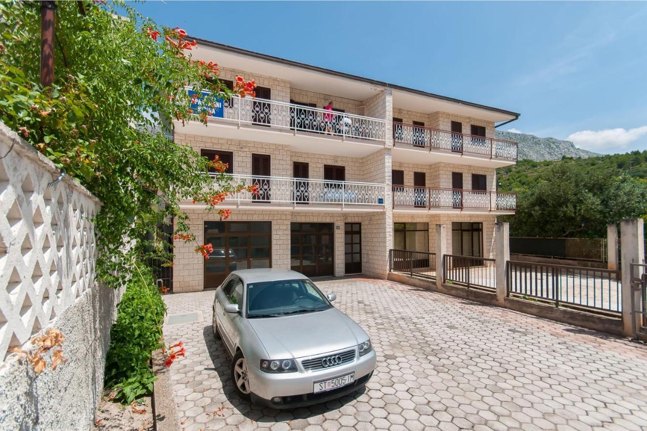 Apartments Ricina Dugi Rat Bagian luar foto