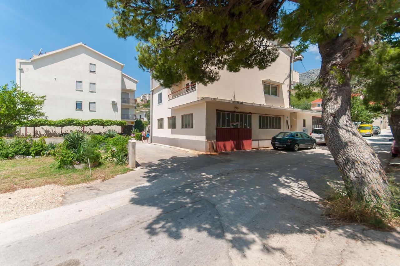 Apartments Ricina Dugi Rat Bagian luar foto