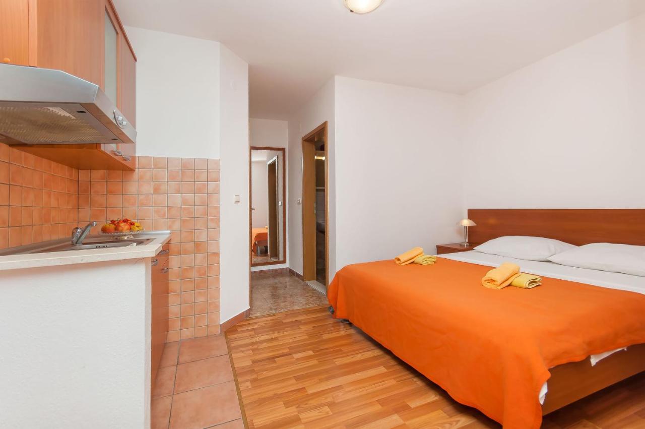 Apartments Ricina Dugi Rat Bagian luar foto