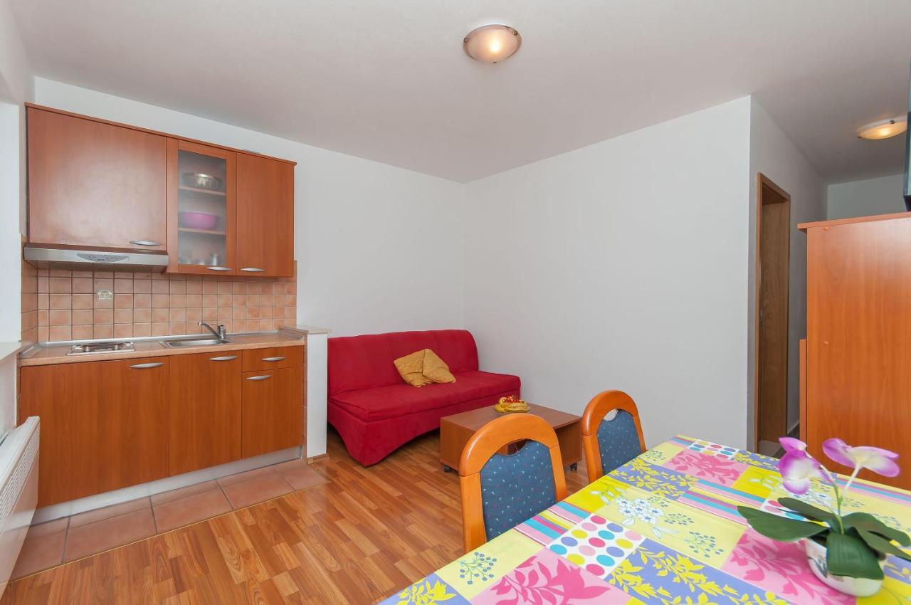 Apartments Ricina Dugi Rat Bagian luar foto